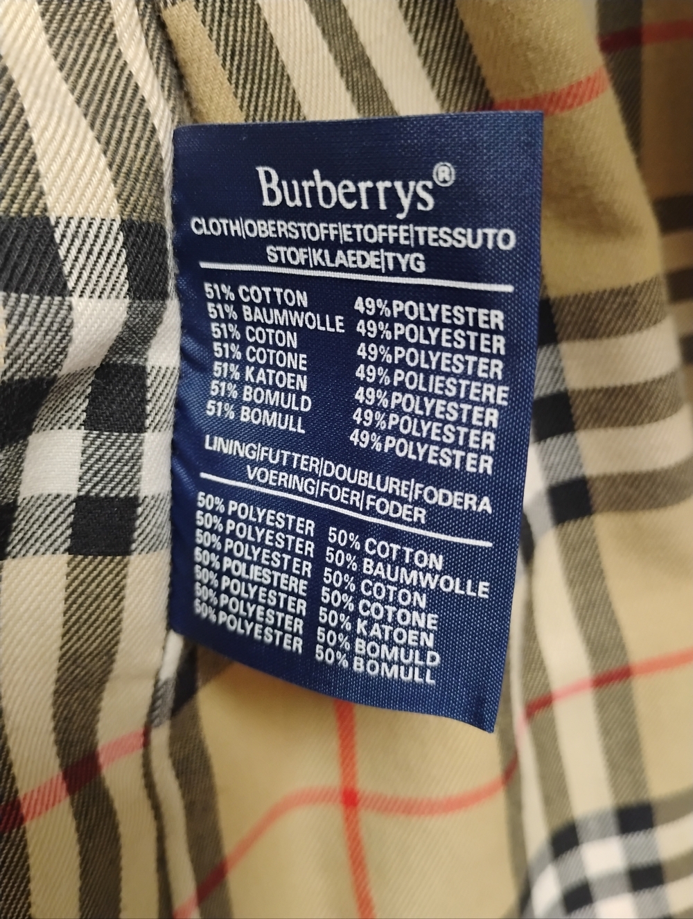 Vintage Burberry Classic Beige Trench Coat - Timeless Women's Outerwear - Picture 13 of 16